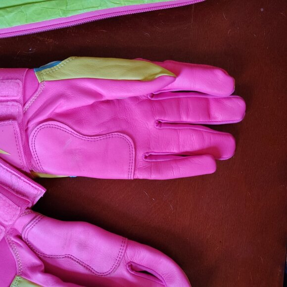 Brand new Bruce Bolt batting gloves. Limited edition Creator series. - Picture 3 of 5